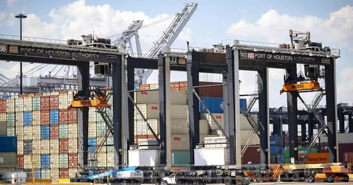 Longshoremen reach tentative agreement with ports, shippers, averting a potential strike