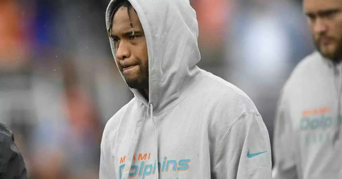 Dolphins' Tua Tagovailoa limited in Wednesday's practice with hip injury