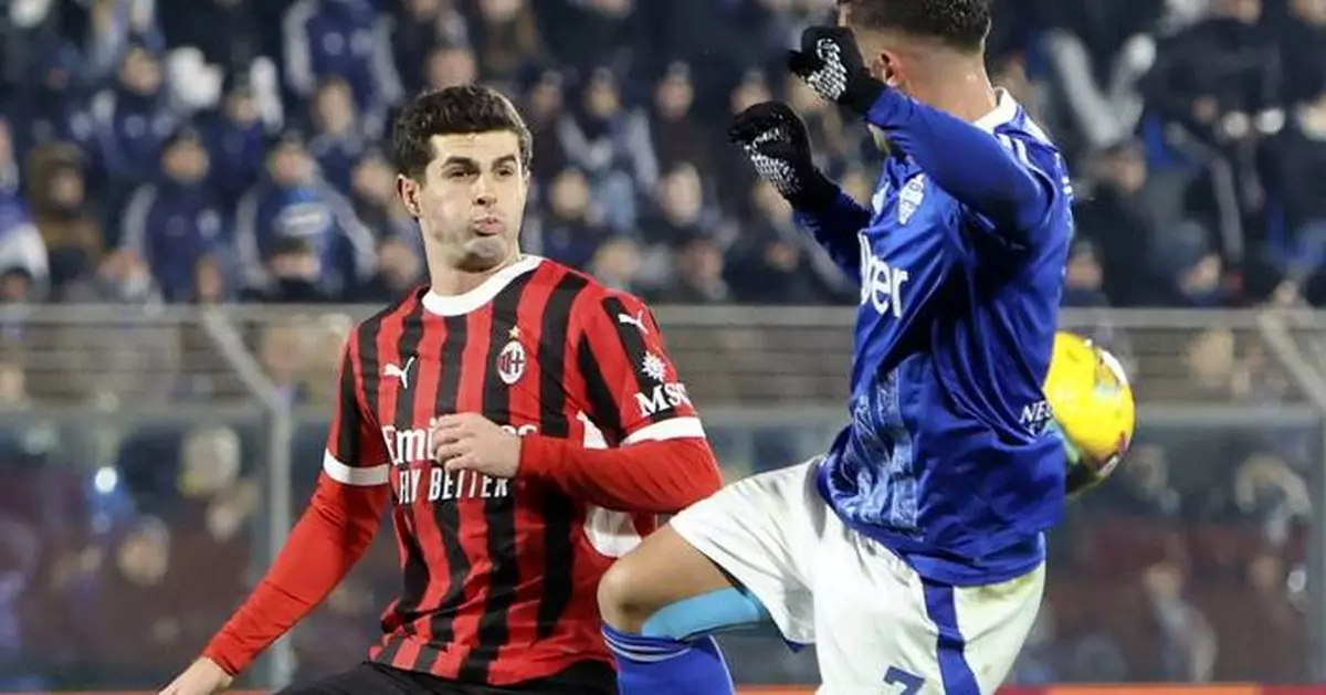 Christian Pulisic limps out of AC Milan match sparking new injury fears