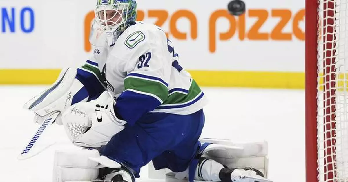 Lankinen makes 20 saves and Canucks end skid with 3-0 win over Maple Leafs