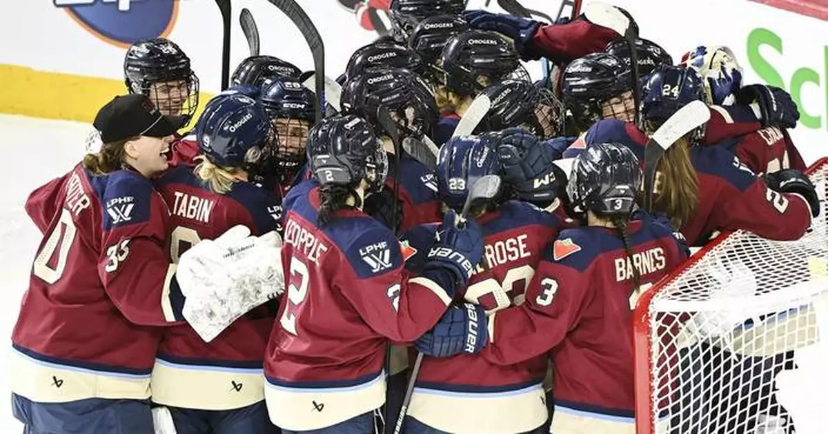 Stacey and Poulin score in the shootout to lift the Victoire to a 4-3 win over the Sceptres