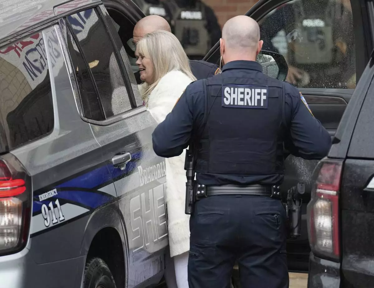 Texas sheriff's deputy killed, suspect fatally shot after intensive ...