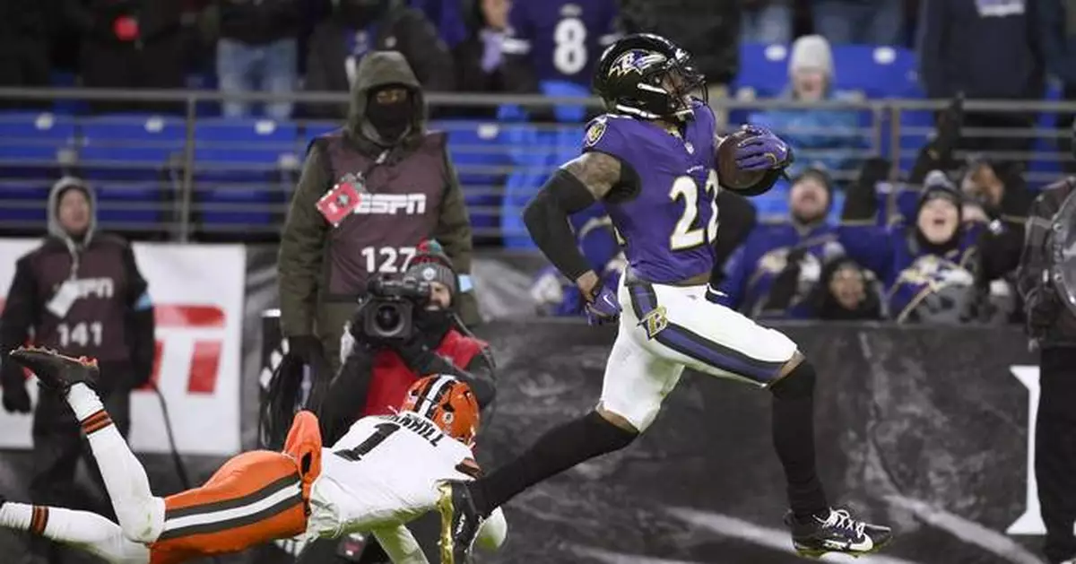 Ravens wrap up the AFC North with a 35-10 rout of Cleveland; Jackson surpasses 4,000 yards passing