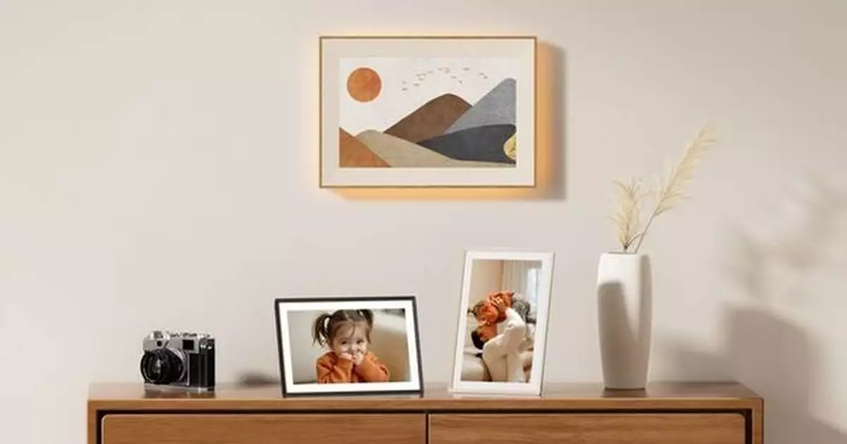 pexar debuts new 15.6-inch digital picture frame at CES 2025