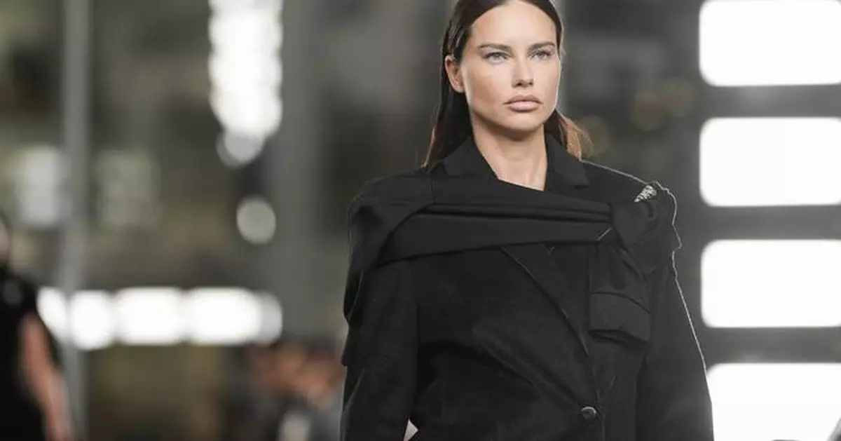 The iconic ‘T’ stands for twisted in Tory Burch’s new collection at New York Fashion Week
