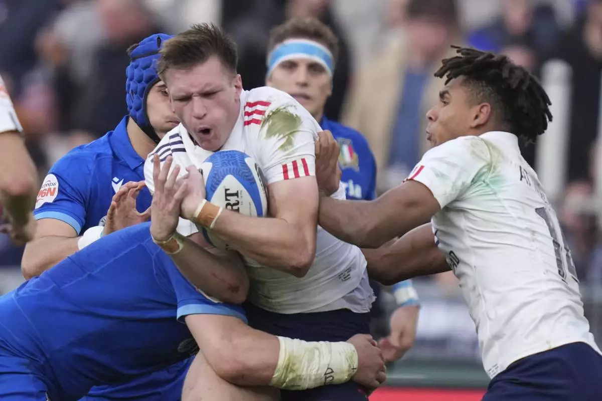 France's Leo Barre takes control of the ball, during the Six Nations rugby union match between Italy and France at the Olympic stadium, in Rome, Sunday, Feb. 23, 2025. (Alfredo Falcone/LaPresse via AP)