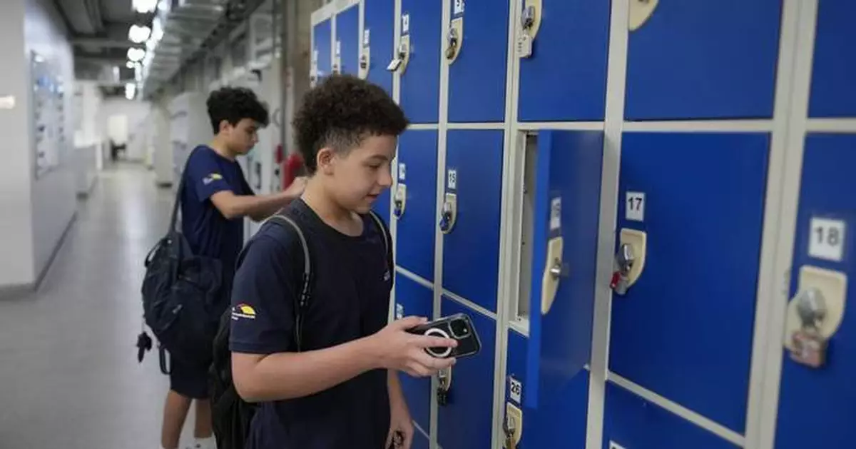 New law in Brazil is making students put away their smartphones at school