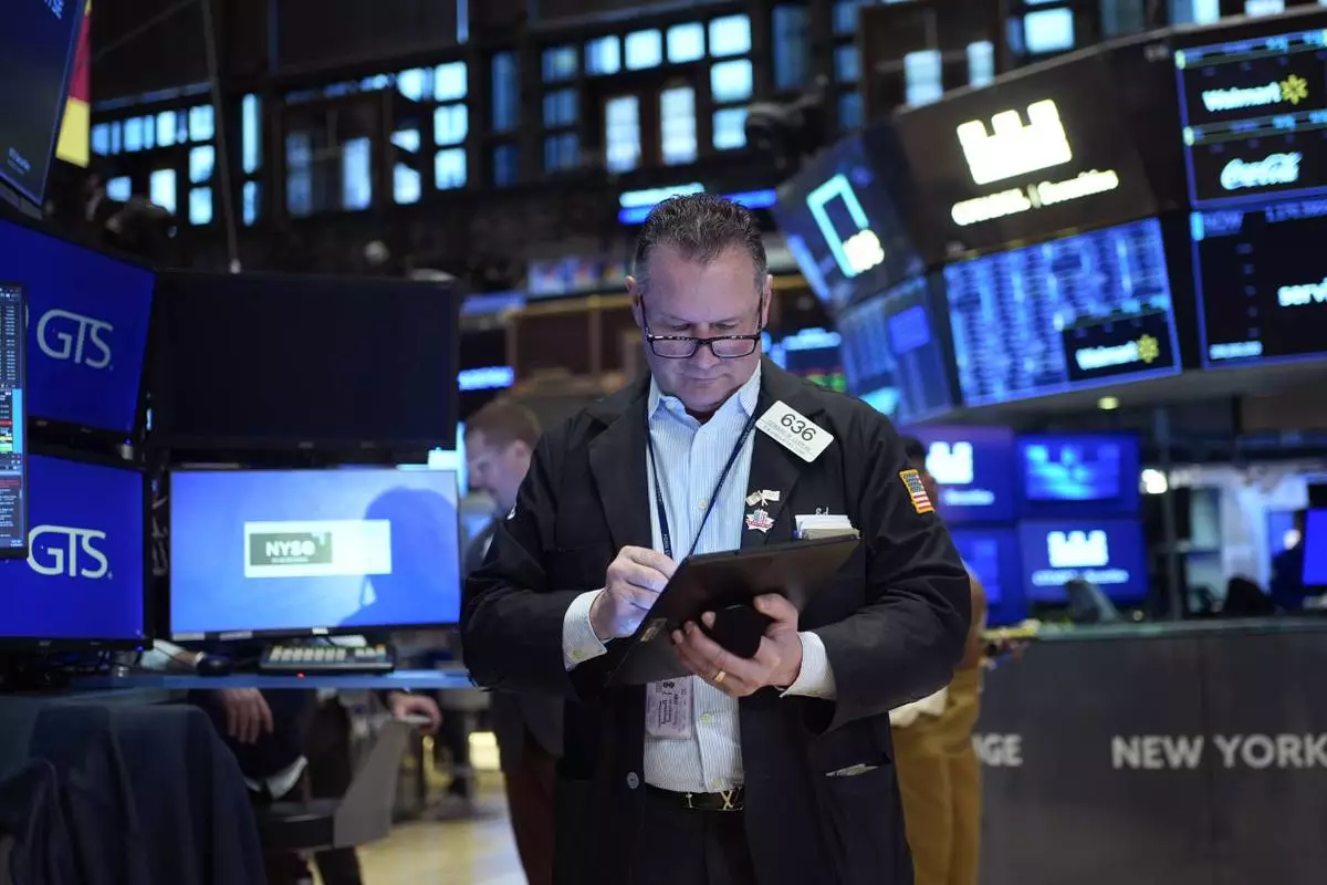 Traders work on the floor at the New York Stock Exchange in New York, Wednesday, Jan. 29, 2025. (AP Photo/Seth Wenig)