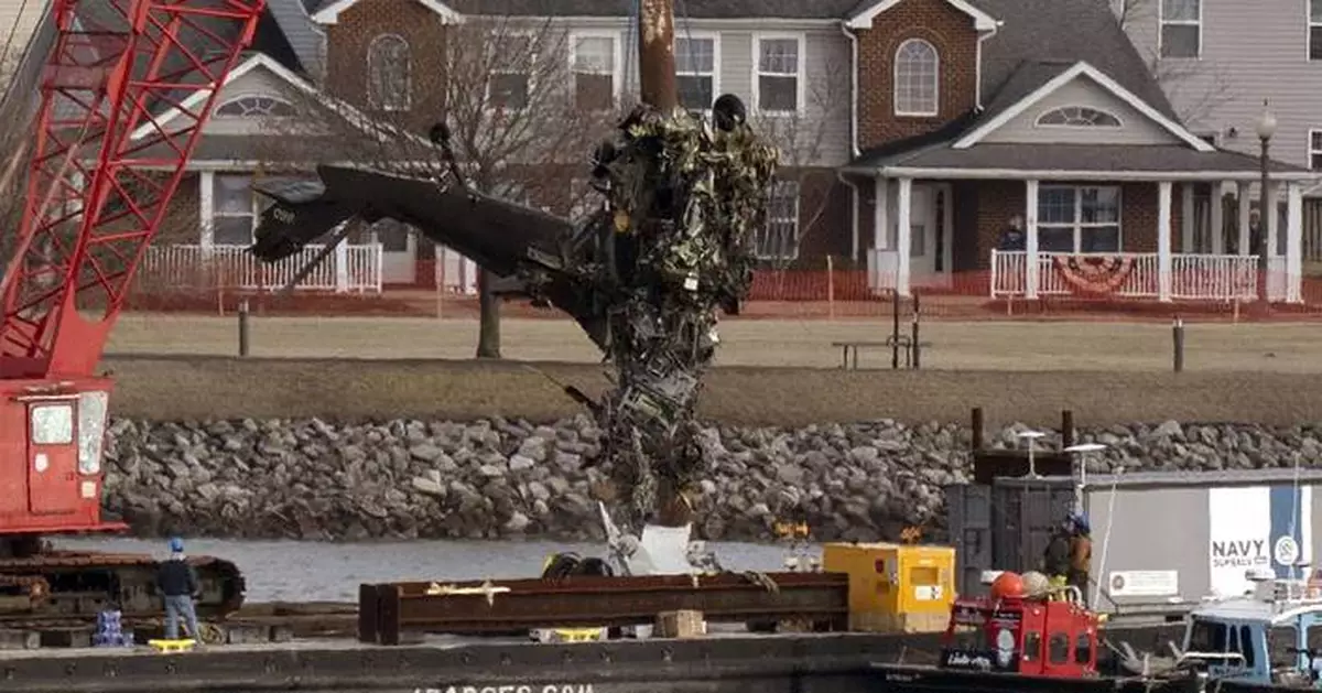 Lasers aid river search for debris from plane and helicopter collision near DC