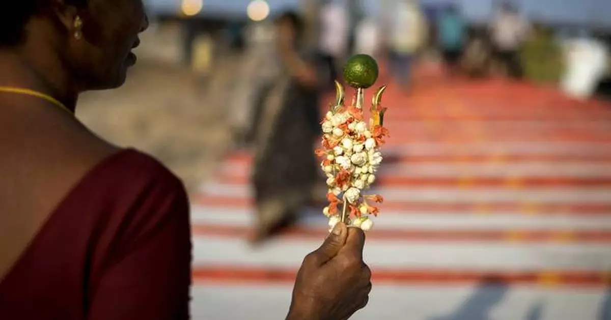 AP PHOTOS: Pilgrims make offerings to Hindu deities at a biennial festival in southern India