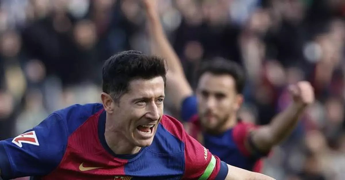 Lewandowski scores winner as Barcelona beats Alaves to move closer to the top in Spanish league
