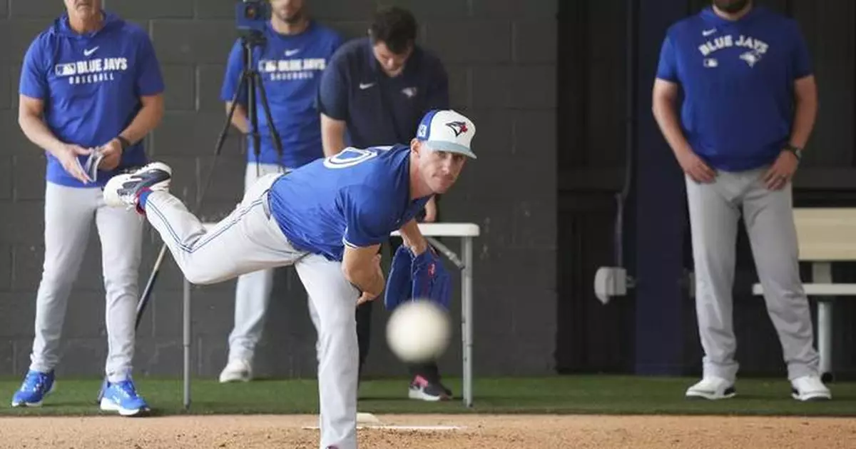 Pitcher Chris Bassitt becomes Blue Jays' bat boy as fantasy football punishment