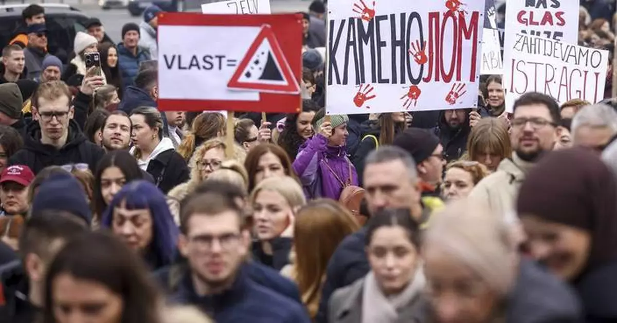 Bosnian students rally for justice, drawing inspiration from anti-graft struggle in Serbia