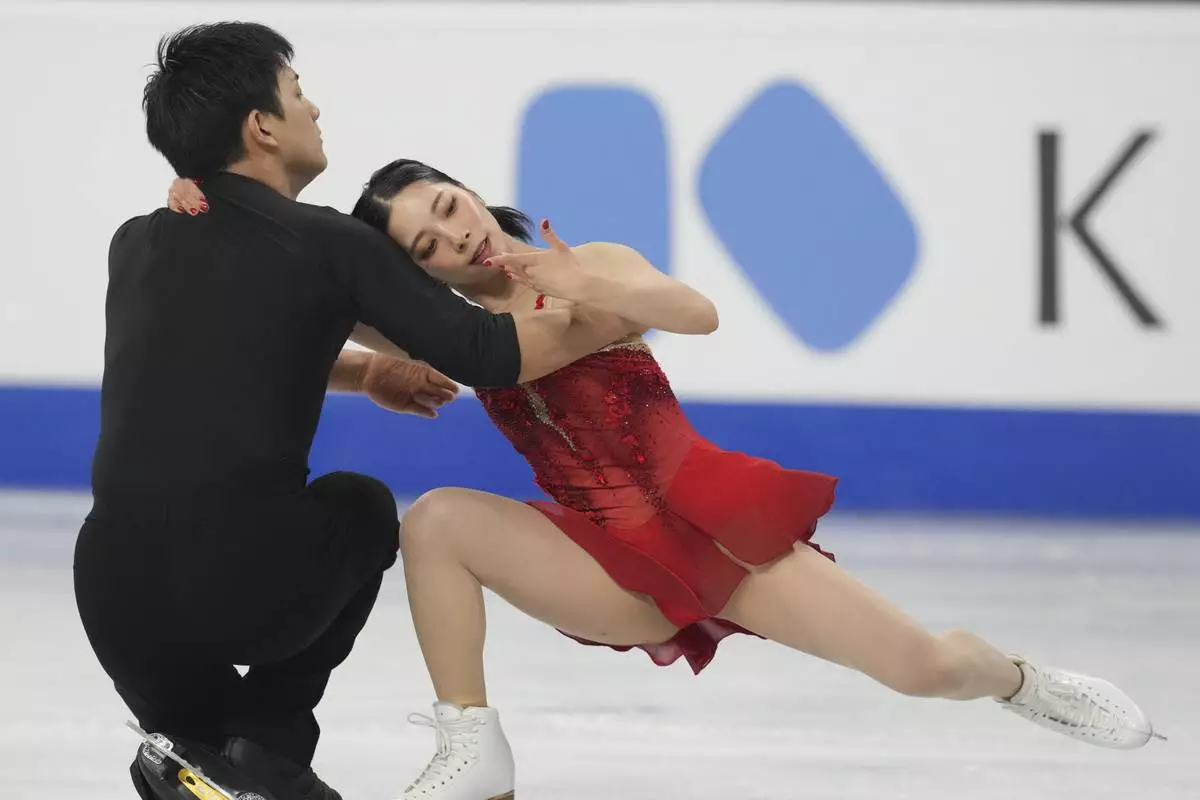 Riku Miura, right, and Ryuichi Kihara of Japan perform during the pairs free skating at the ISU Four Continents Figure Skating Championships at the Mokdong ice rink in Seoul, South Korea, Friday, Feb. 21, 2025. (AP Photo/Lee Jin-man)
