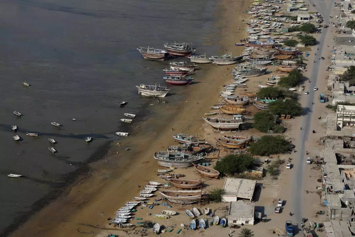 Fishing boats are docked along the beach in the coastal city of Gwadar, in the southwest Pakistani province of Balochistan, Jan. 13, 2025. (AP Photo/Anjum Naveed)
