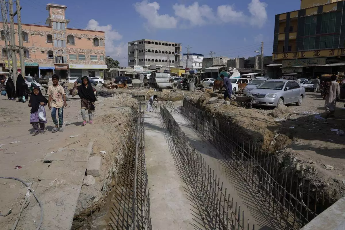 Workers at the construction site of a drainage system by the local government in the coastal city of Gwadar, in the southwest Pakistani province of Balochistan, Jan. 13, 2025. (AP Photo/Anjum Naveed)