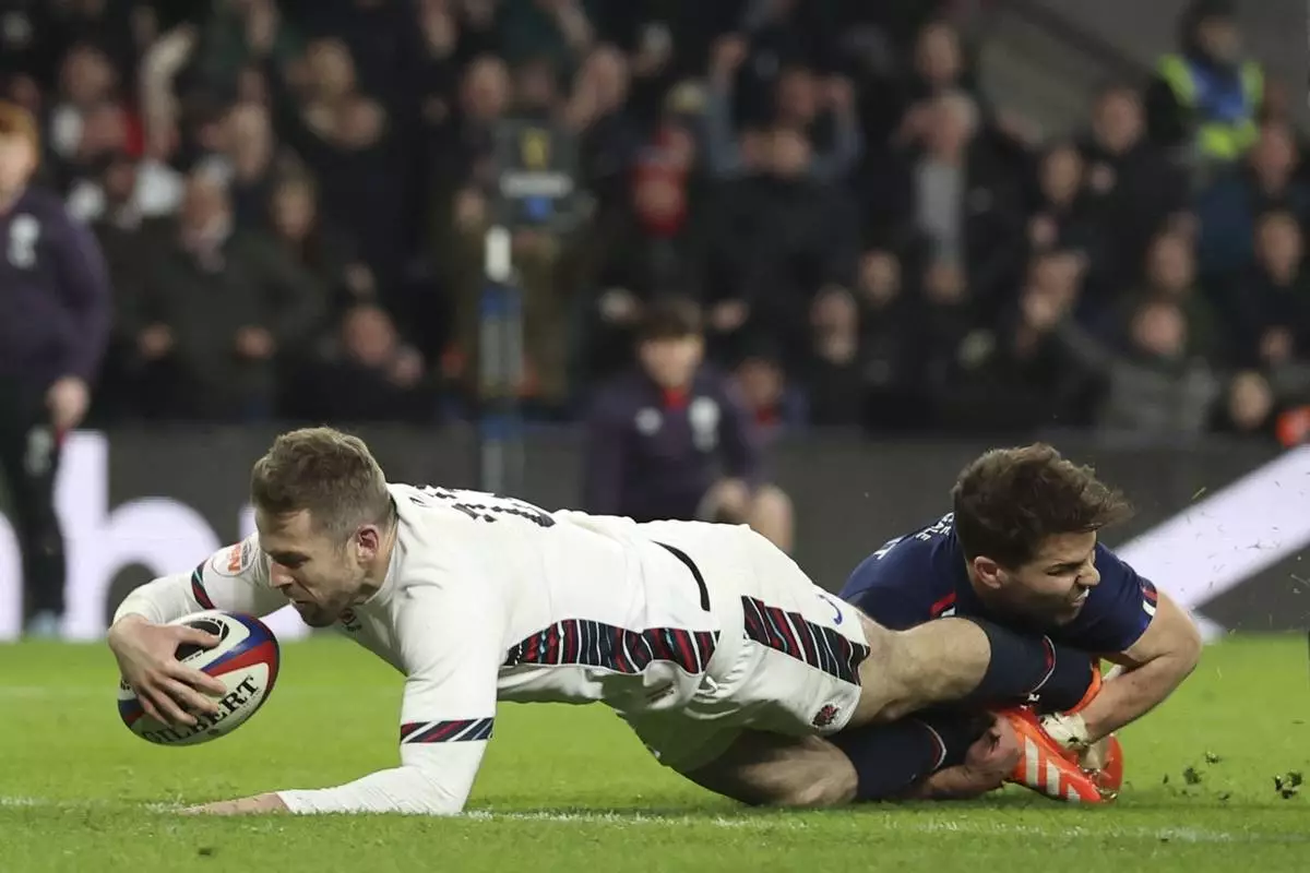 England's Elliot Daly scores a try during the Six Nations rugby union match between England and France at Twickenham in London, Saturday, Feb. 8, 2025. (AP Photo/Ian Walton)