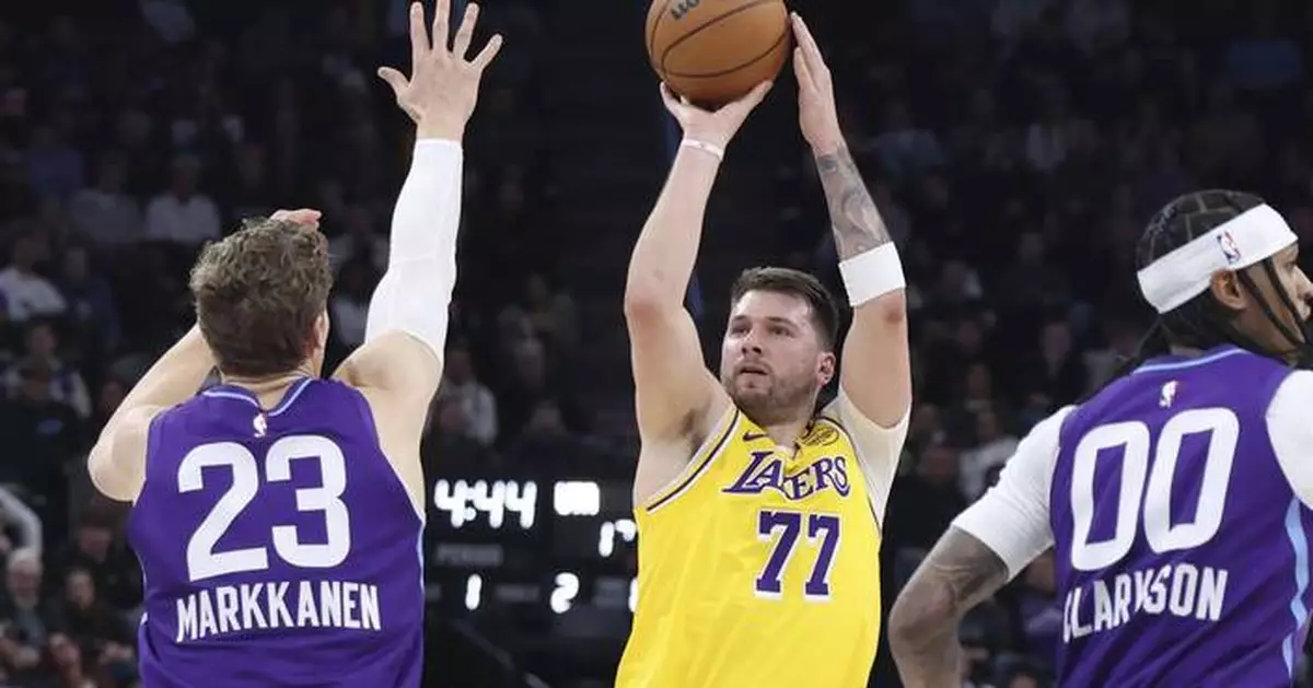 Lauri Markkanen scores 32 points to lead Jazz past Lakers 131-119