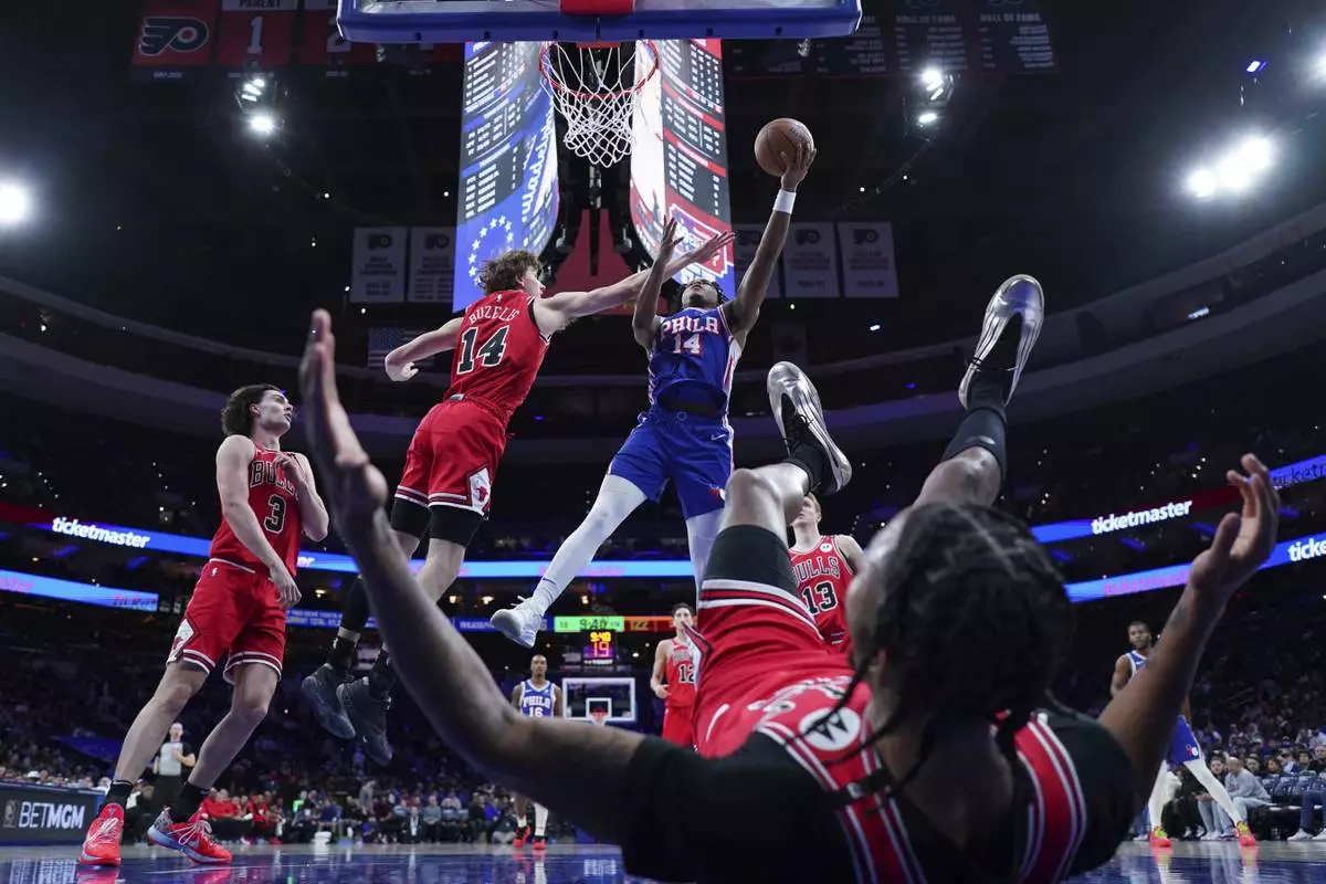 Philadelphia 76ers' Ricky Council IV, right, goes up for a shot against Chicago Bulls' Matas Buzelis during the second half of an NBA basketball game Monday, Feb. 24, 2025, in Philadelphia. (AP Photo/Matt Slocum)
