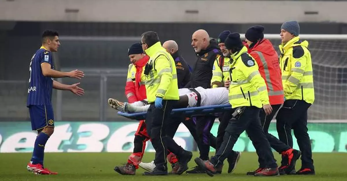 Fiorentina striker Moise Kean collapses during Serie A match