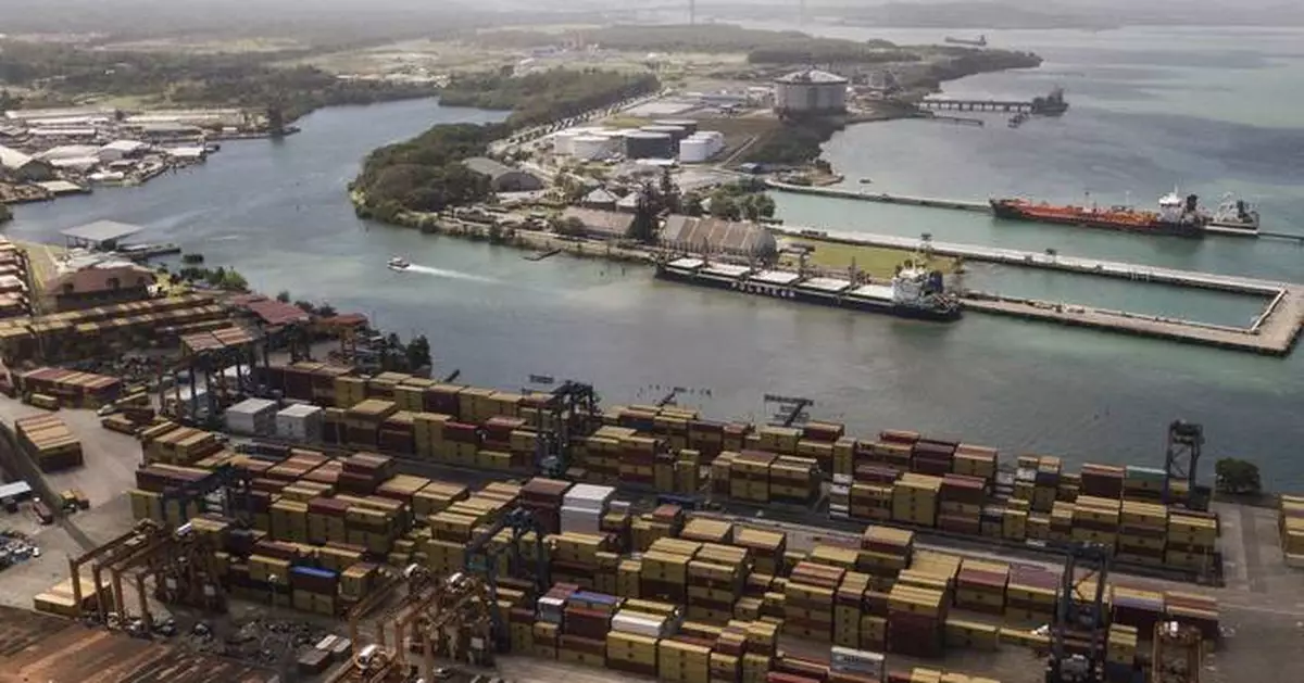 Panama's president denies making a deal that US warships can transit the canal for free