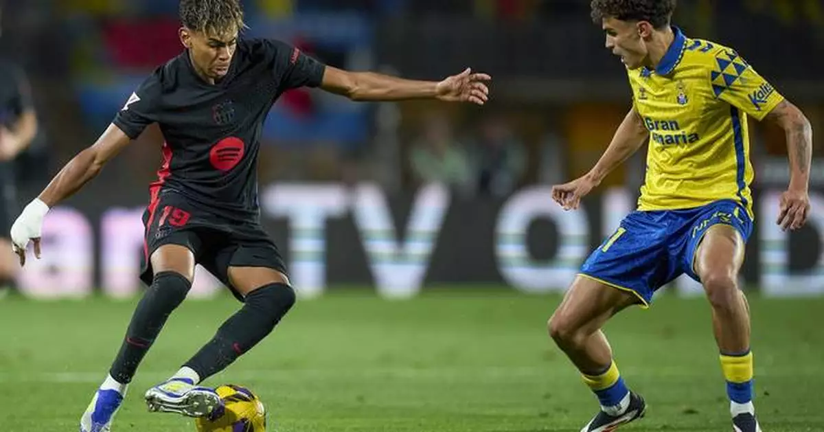 Olmo helps Barcelona grind out win at Las Palmas and keep La Liga league