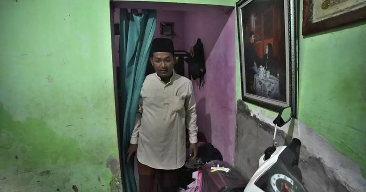 AP PHOTOS: Muslims in Indonesia welcome the holy month of Ramadan