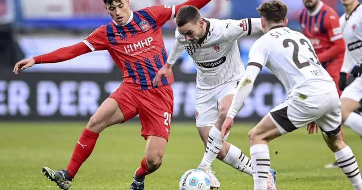 US midfielder James Sands suffers serious ankle injury, broken calf bone playing for St. Pauli