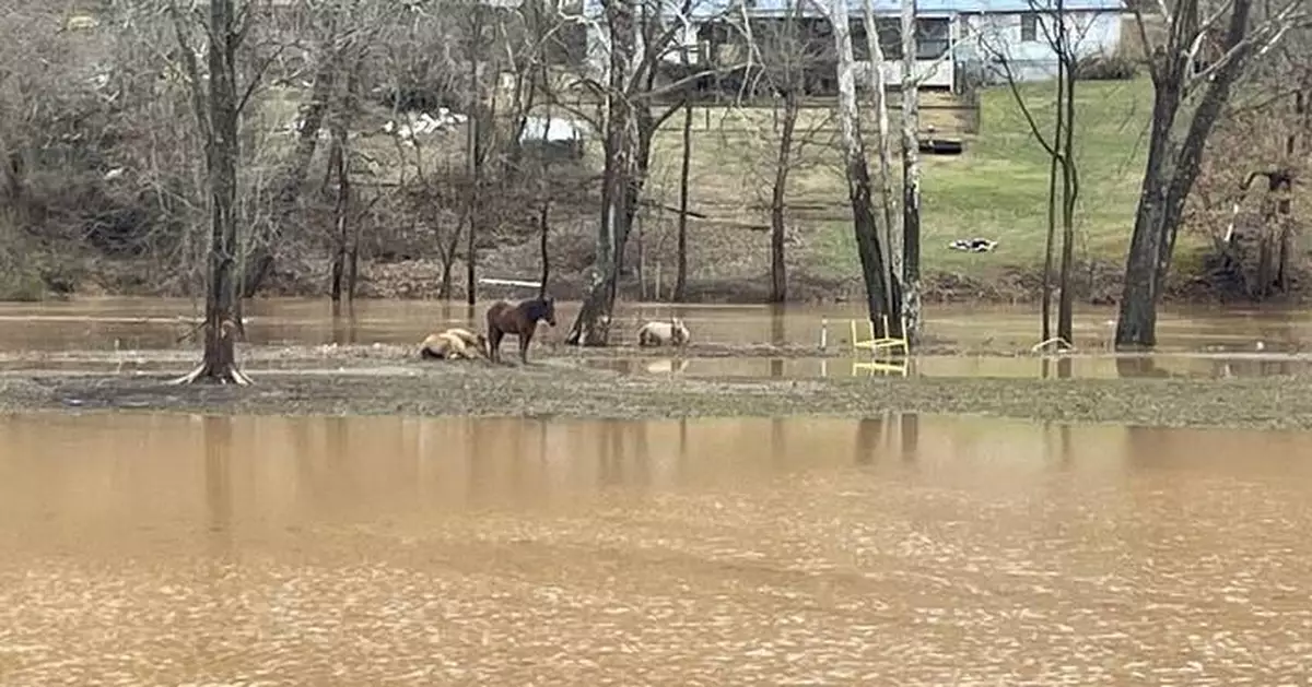 Winter storms bring flooding and 'thunder ice' in several US states