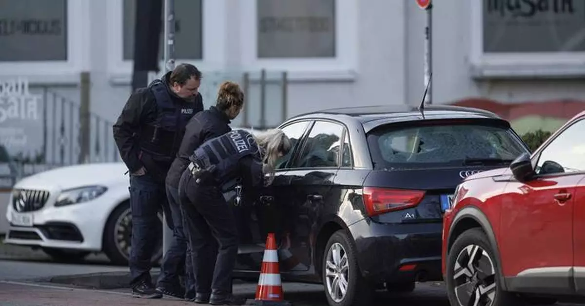 4 people hurt as shots are fired near a courthouse in western Germany