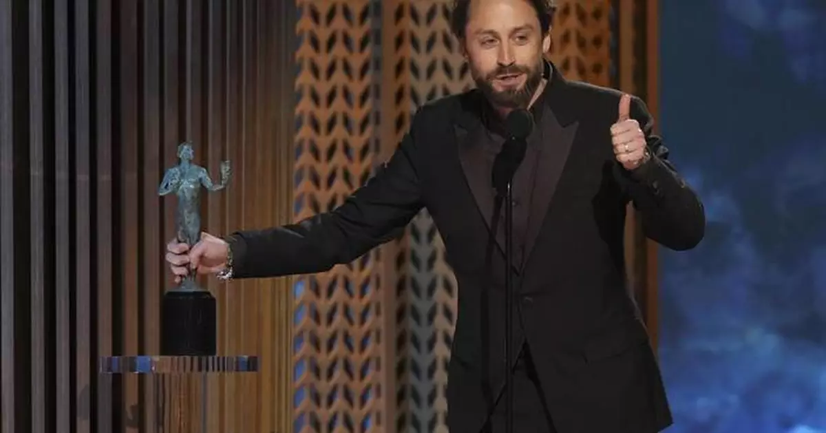 PHOTO COLLECTION: 31st Annual SAG Awards - Show