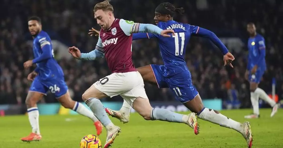 Chelsea come from behind to beat West Ham in pulsating London derby