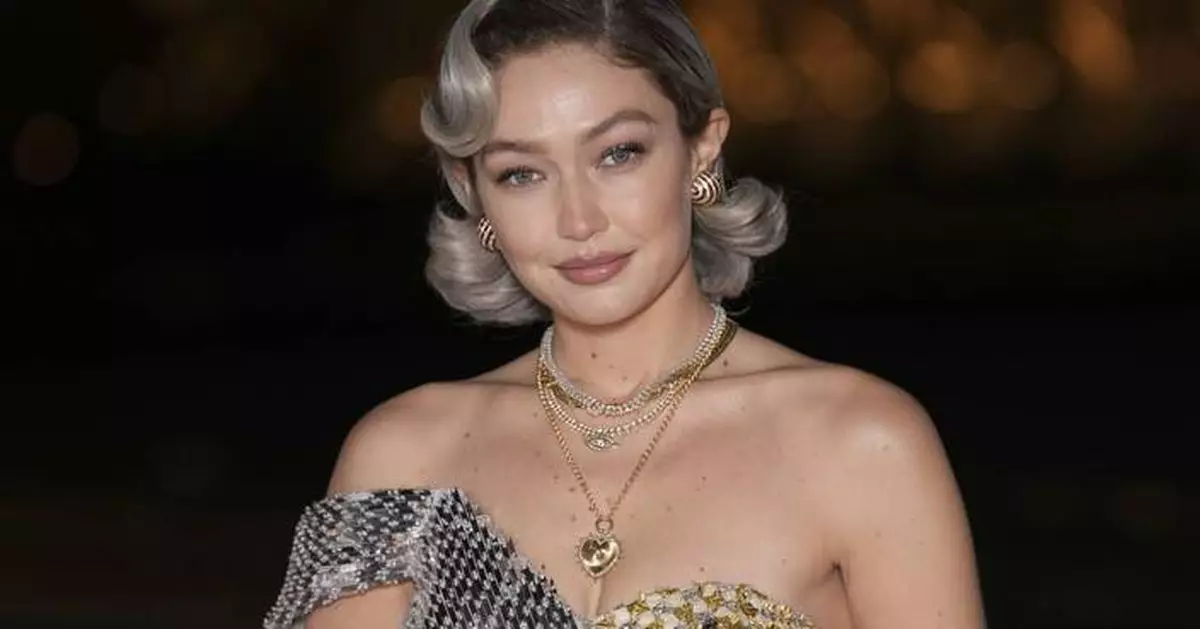 PHOTO COLLECTION: France Fashion Louvre Grand Diner