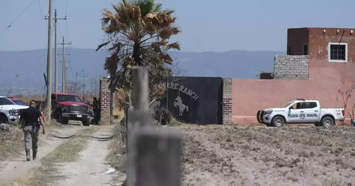Armed men seen on video targeting group searching for relatives in Jalisco