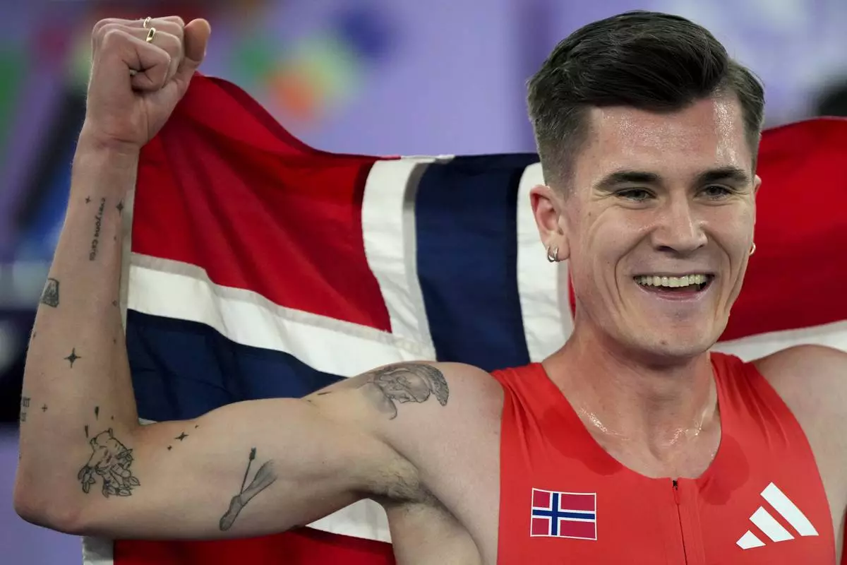 Jakob Ingebrigtsen, of Norway, celebrates after winning the gold medal in the men's 3000 meters final at the World Athletics Indoor Championships in Nanjing, China, Saturday, March 22, 2025. (AP Photo/Dar Yasin)