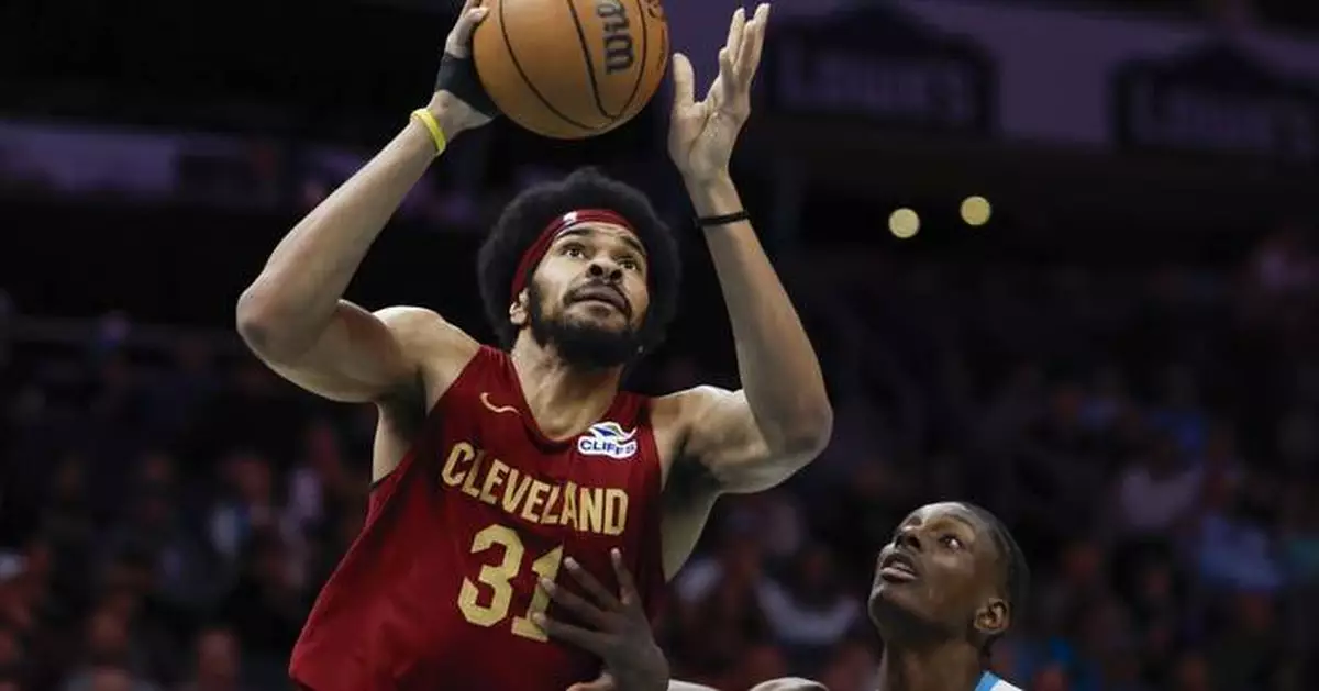 NBA-leading Cavaliers win 13th straight game, rallying to edge Hornets 118-117