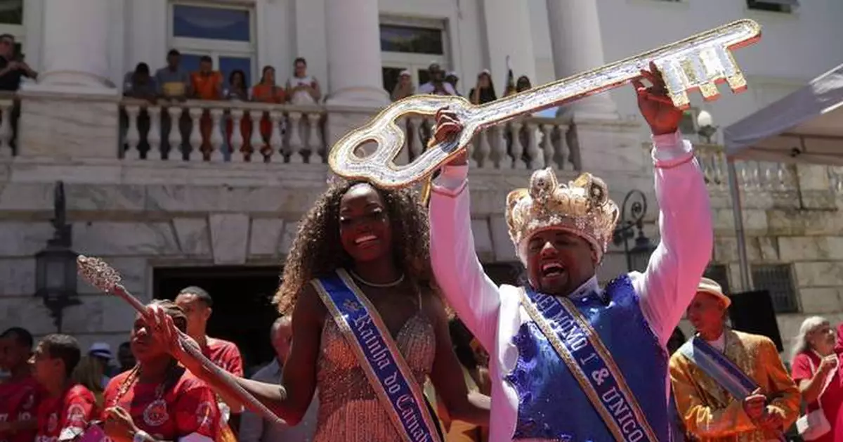 Rio's Carnival kicks off as mayor gives key to the city to King Momo