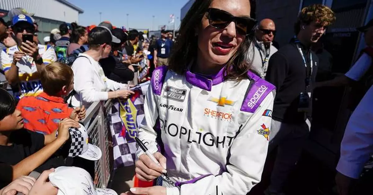 Katherine Legge spins out twice in first NASCAR Cup Series race in Phoenix