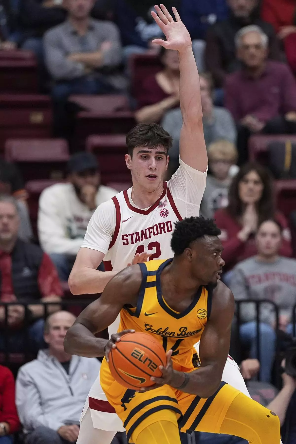 Stanford forward Maxime Raynaud, rear, defends against California center Mady Sissoko during the first half of an NCAA college basketball game Saturday, Feb. 22, 2025, in Stanford, Calif. (AP Photo/Godofredo A. Vásquez)