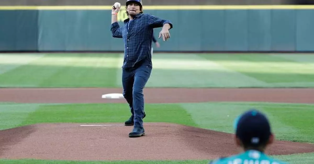 Vedder Cup at stake when Padres face Mariners as part of Pearl Jam singer's charity drive
