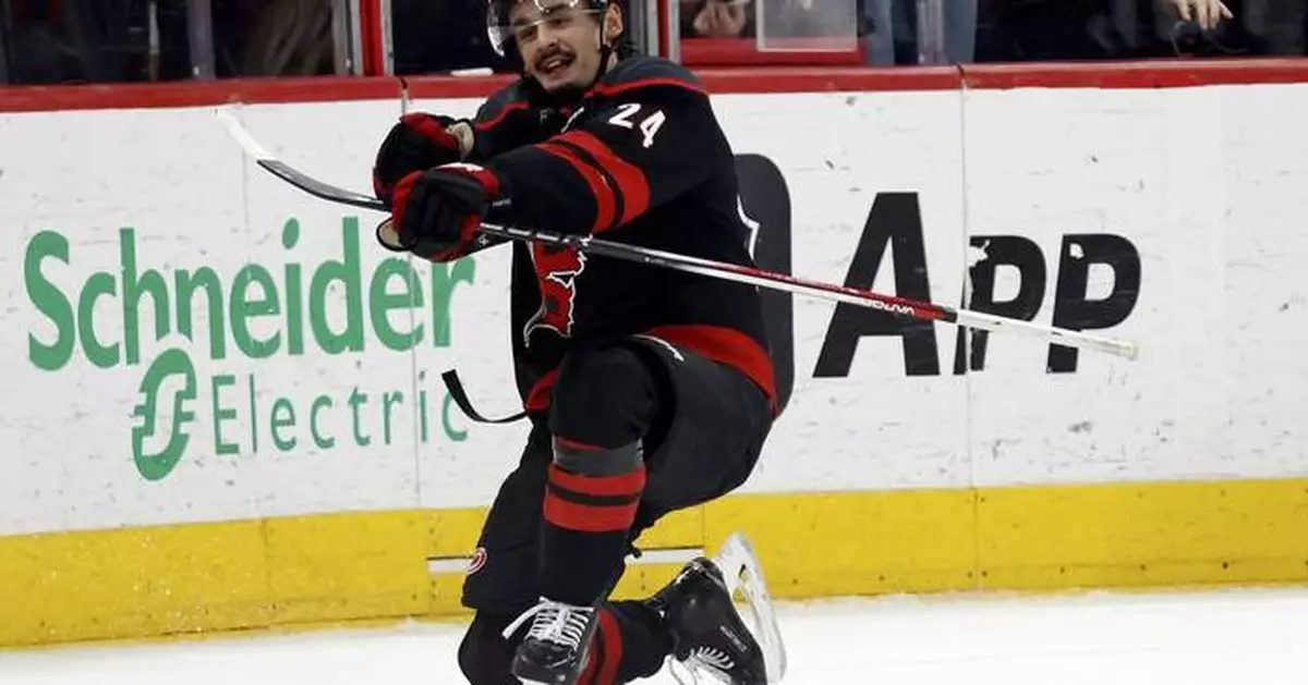 Jarvis' goal with 18.6 seconds left lifts Hurricanes to 3-2 win over Bruins