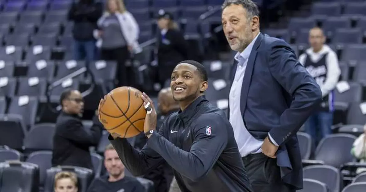 De'Aaron Fox struggles in his 1st game in Sacramento since he was traded to the Spurs