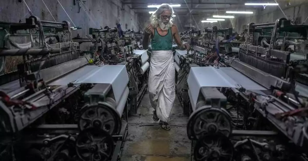 AP PHOTOS: Decades-old weaving businesses near India's financial capital struggle to survive