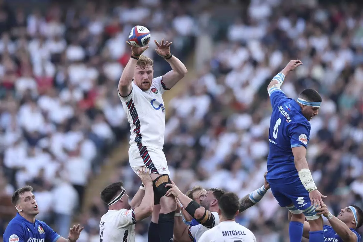 England's Ollie Chessum palms the ball down in a line out during the Six Nations rugby match between England and Italy at Twickenham stadium in London, Sunday, March 9, 2025. (AP Photo/Ian Walton)