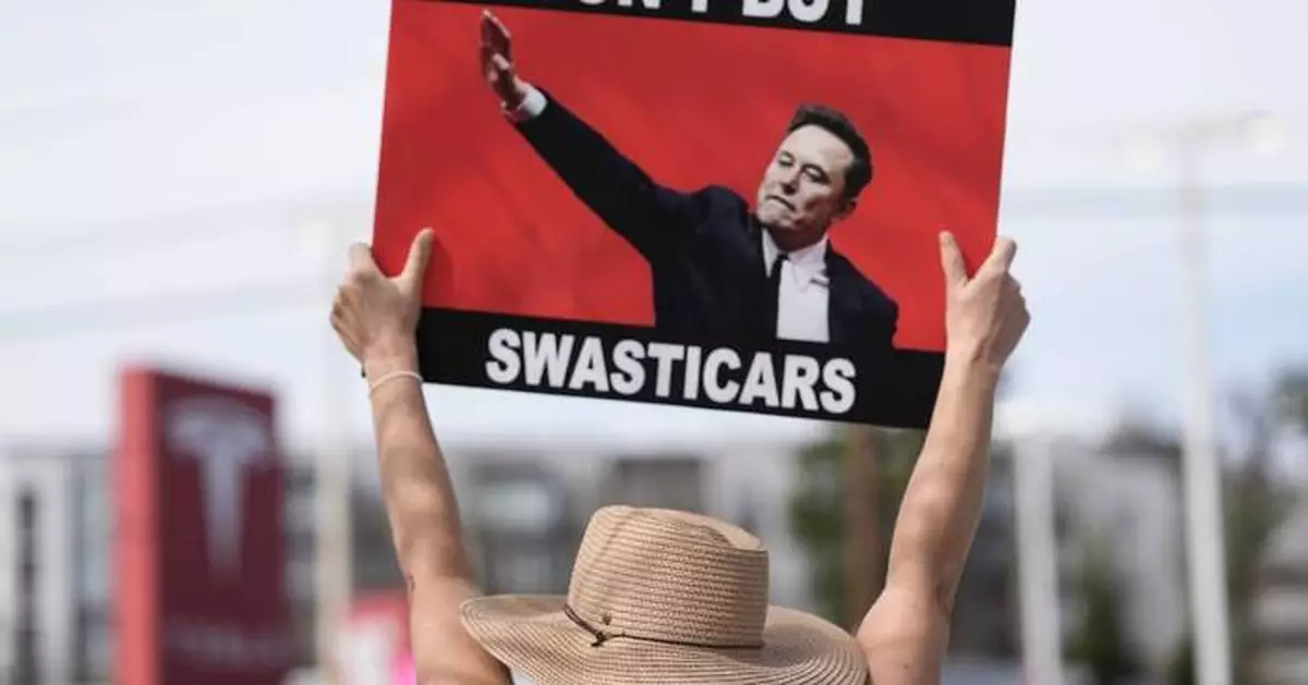 PHOTO COLLECTION: Elon Musk Protests