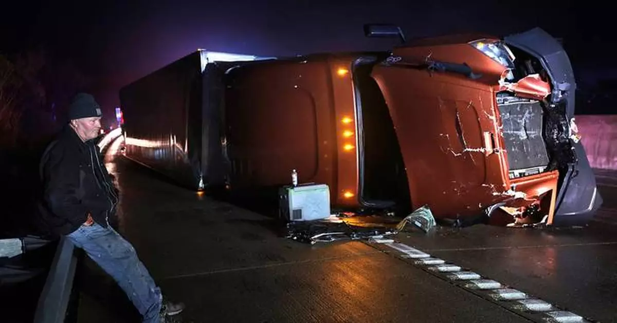 At least 32 dead in massive US storm after new fatalities reported in Kansas and Mississippi