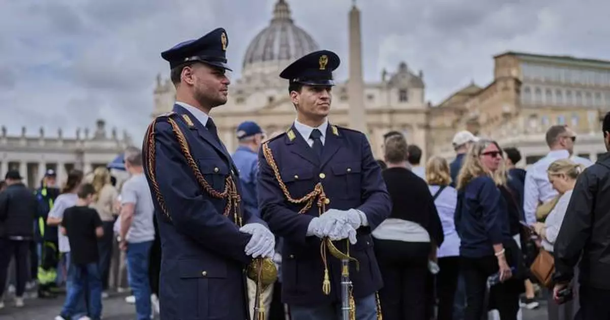 PHOTO COLLECTION: Vatican Pope Security