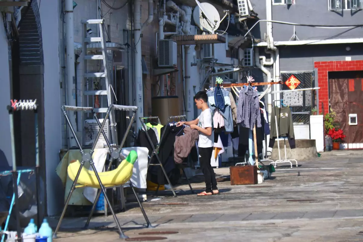 The courtyard inside the Tsang Tai House. Residents use the open space to dry their clothes. Source: BP