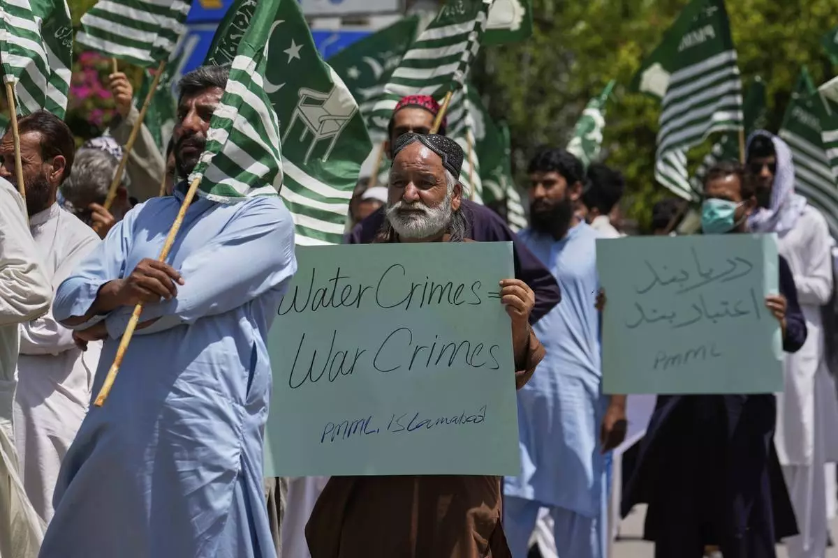 Supporters of the Pakistan Murkazi Muslim League party hold a demonstration against the suspension of water-sharing treaty by India with Pakistan, in Islamabad, Pakistan Thursday, April 24, 2025. (AP Photo/Anjum Naveed)