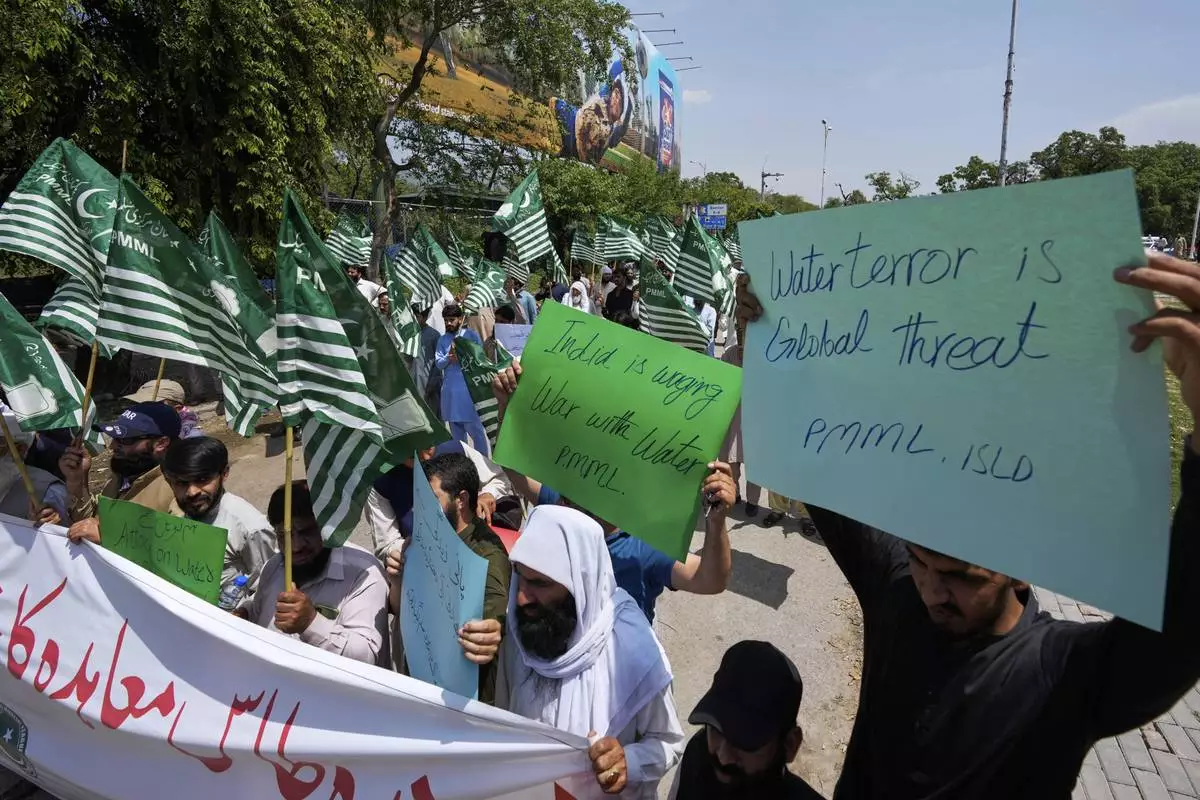 Supporters of the Pakistan Murkazi Muslim League party take part in a demonstration against the suspension of water-sharing treaty by India with Pakistan, in Islamabad, Pakistan Thursday, April 24, 2025. (AP Photo/Anjum Naveed)